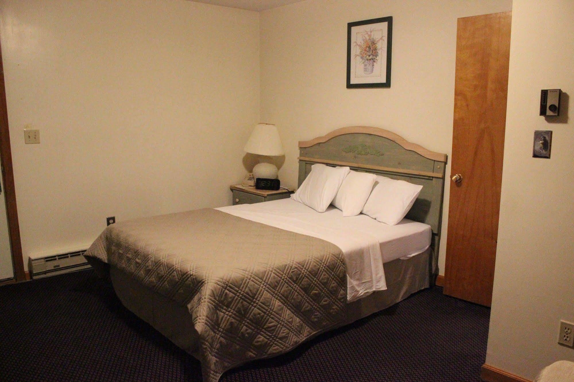 Chatham Travel Lodge Old Chatham 외부 사진