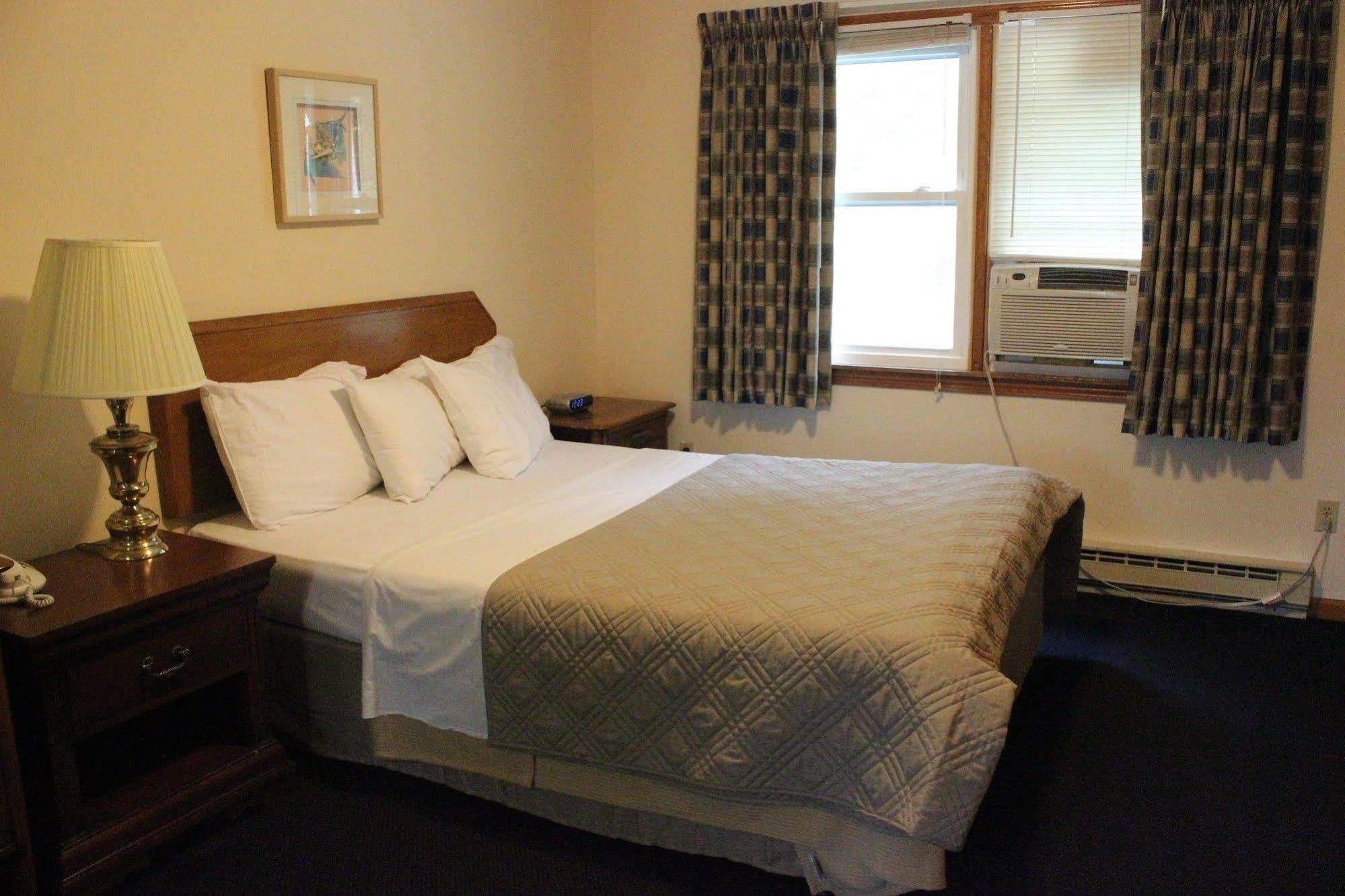 Chatham Travel Lodge Old Chatham 외부 사진